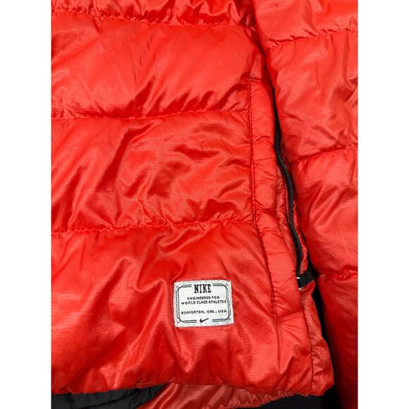 Nike Red Puffer Jacket Beaverton Oregon Label Men’s Medium Hooded Winter Coat - Picture 2 of 7